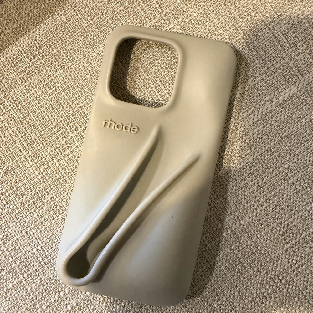 RHODE IPHONE 14,15,16 PRO Grey Silicone Phone Case with Integrated Grip